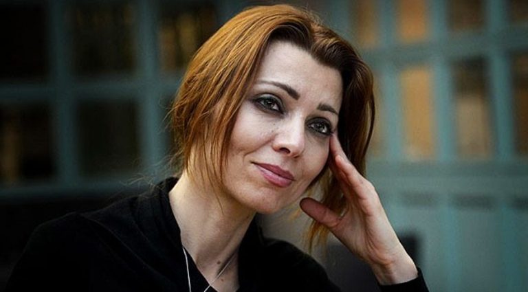 Elif Şafak kimdir?