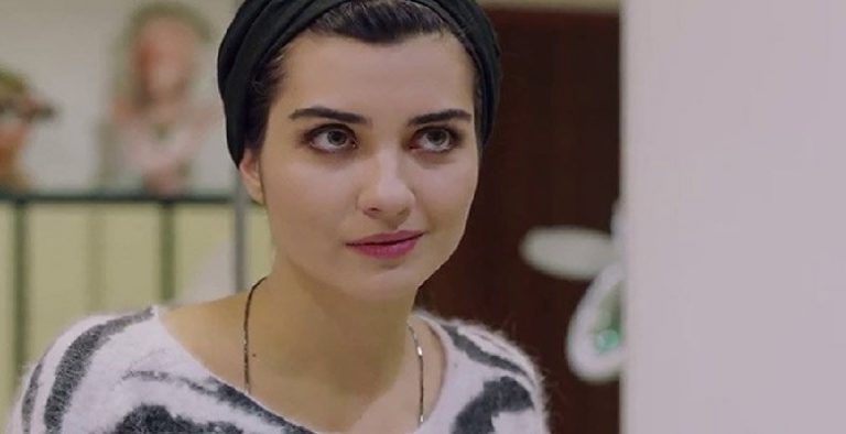 Tuba Büyüküstün’ün ikizleriyle mutluluk pozu verdi!