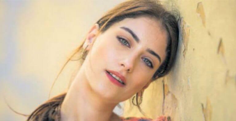 Hazal Kaya kimdir