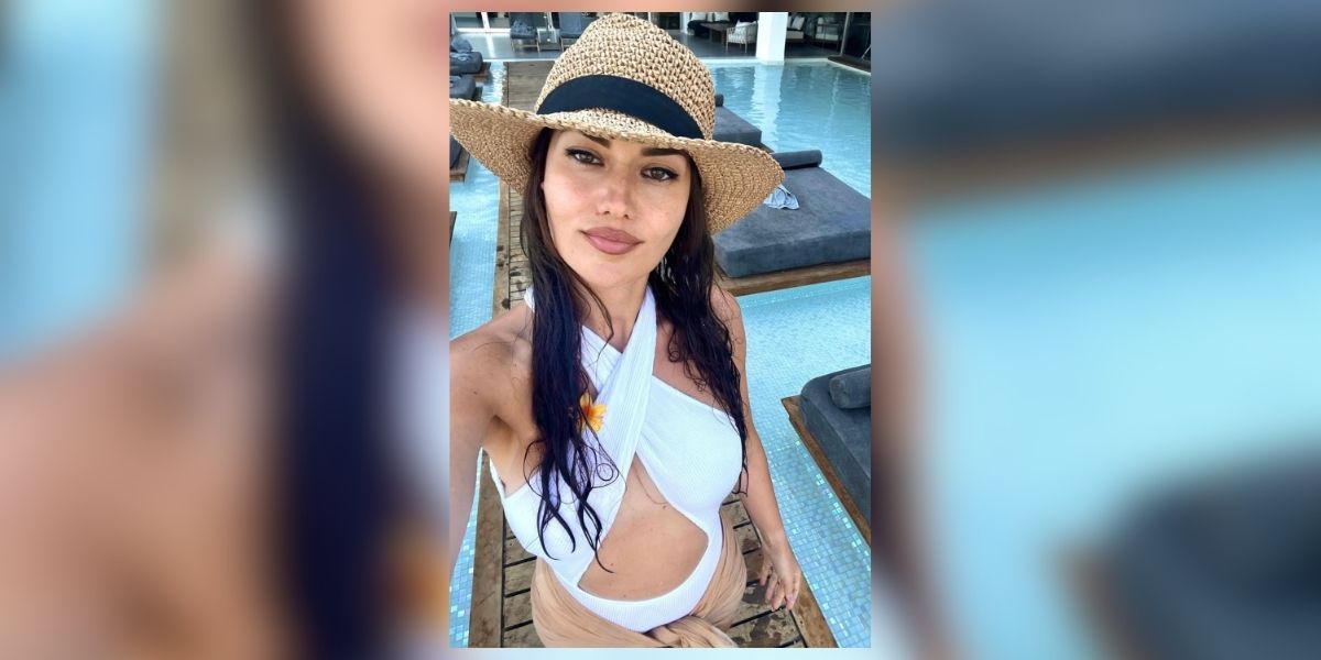 Fahriye Evcen Bikinili Pozu ile Herkesin Beğenisini Topladı